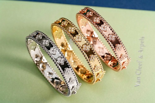 VCA-kaleidoscope-bracelet album cover