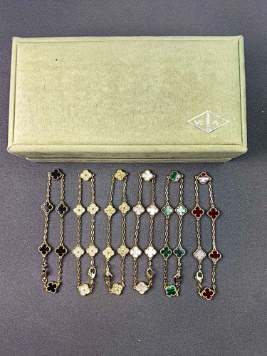 VCA-mini bracelet-5 clover album cover