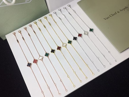 VCA-mini bracelet-1 clover album cover