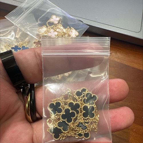 VCA-mini necklace-10 clover album cover