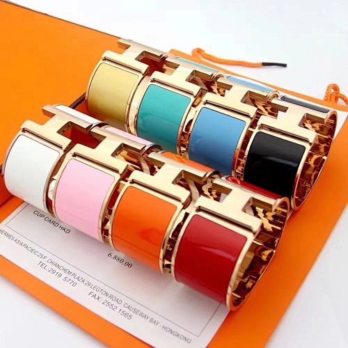 Hermès-bracelet-33mm album cover